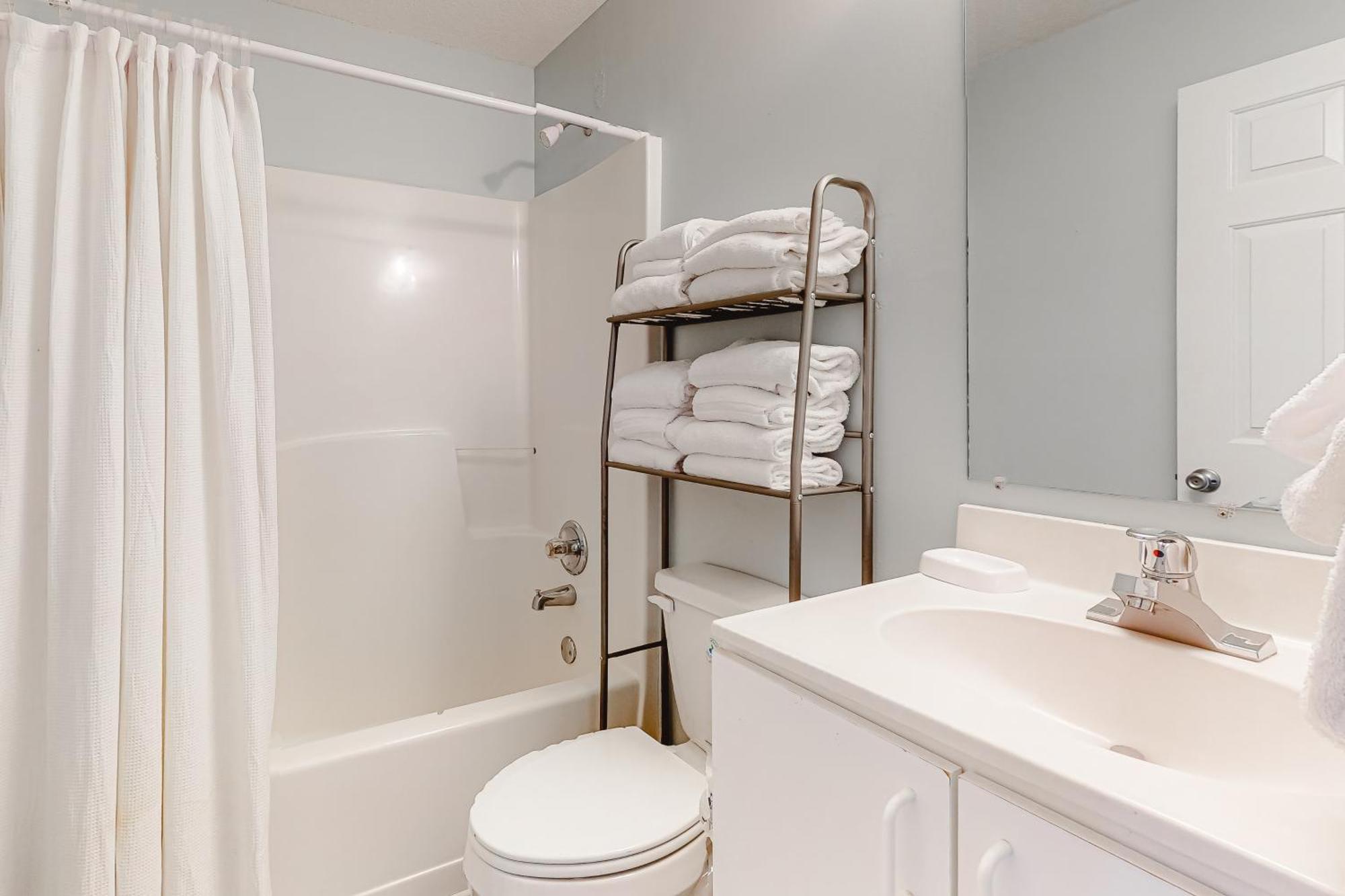 Tradewinds Condos II Orange Beach Room photo